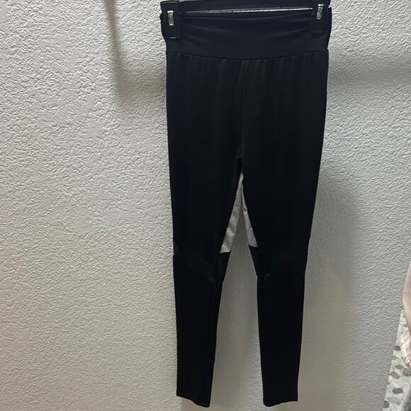 HIgh waist Black Leggings Sleek Form-Fitting Design - Picture 1 of 2